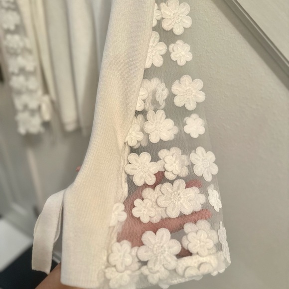 French connection, sheer lace flower sweater, current NWT 10/10 size S runs Big - Picture 9 of 9